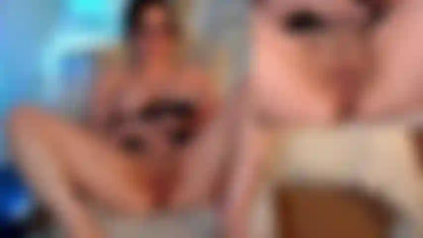 Questo giocattolo di vetro fa sì che la mia figa sia uno spettacolo registrato così bagnato.