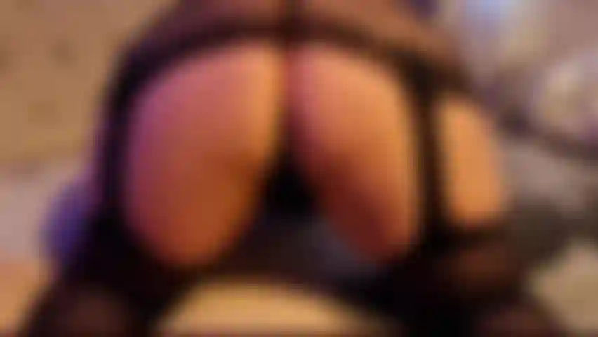 Guarda il mio grosso sedere succoso che twerka desidererai che la tua faccia fosse proprio lì.