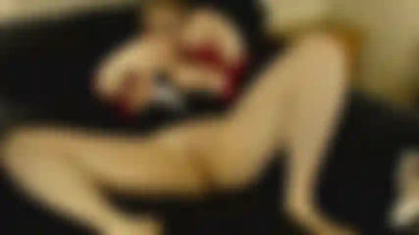 Con un'imbottitura delle mutandine molto stretta.