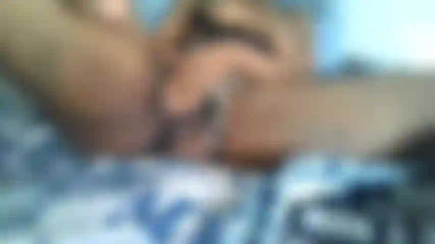 Mi sentivo eccitata e ho giocato con la mia figa.