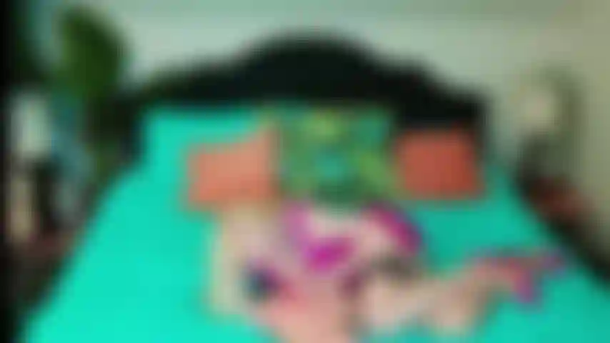 Cavalco e mi masturbo sulle tette.