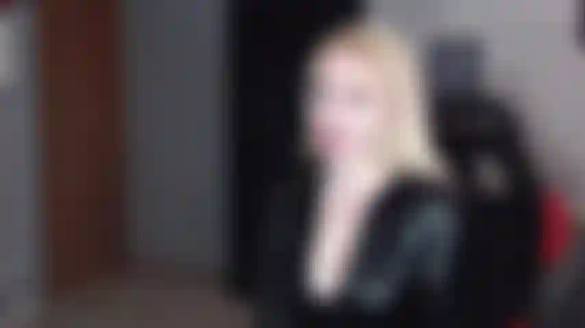 Alexa usa uno strapon in questo video su misura di troia femminuccia realizzato per sean con un sacco di chiacchiere sporche sul fotterlo nel culo e arrostire allo spiedo! Indosso tuta e stivali in pvc!