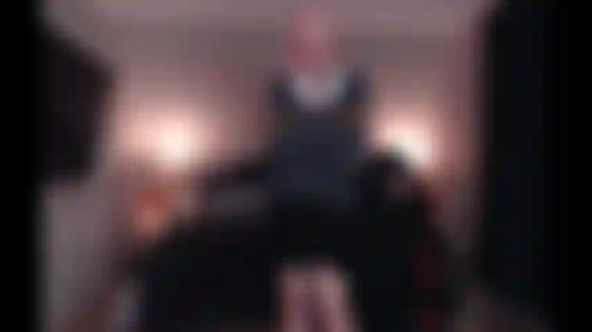 Seduce la scolaretta.