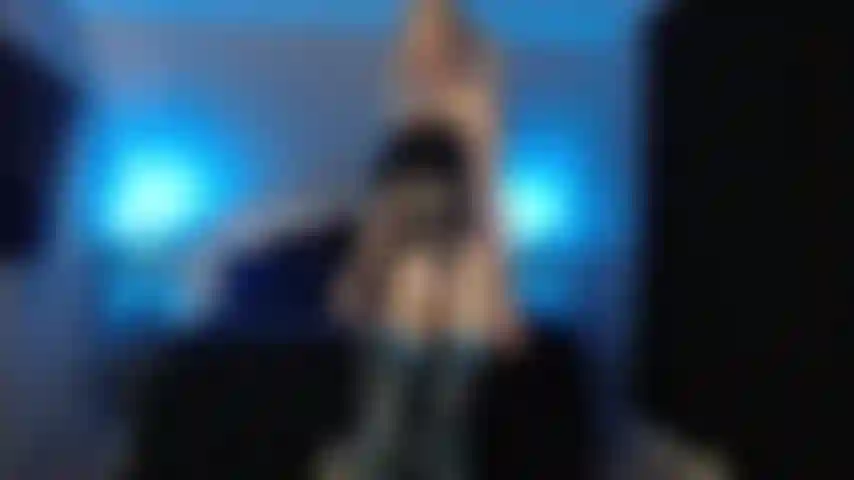 Troia ragazza goth anale e bacchetta magica con le treccine.