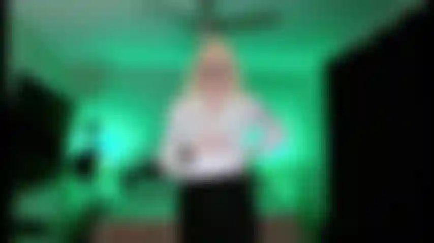 Uno spogliarello da segretaria, un pompino, una cavalcata, una cavalcata al contrario, un conto alla rovescia.