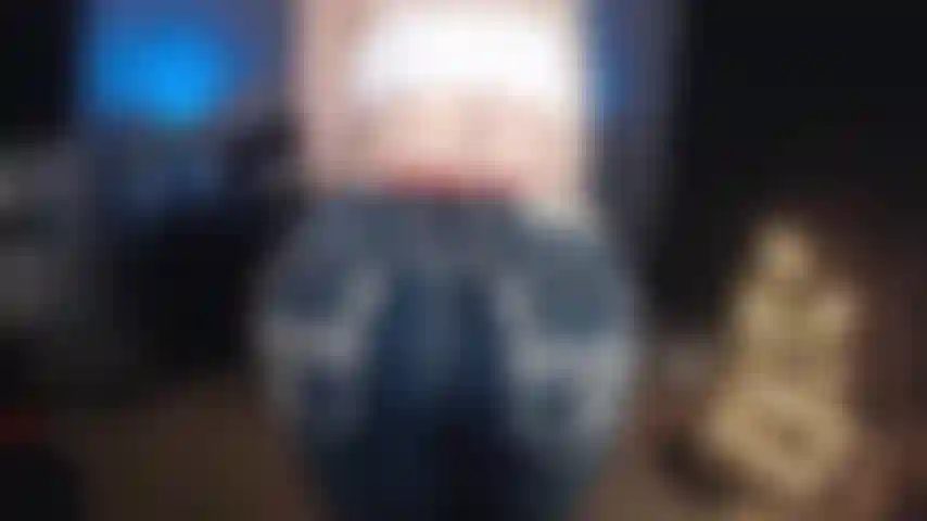 Buttplug in jeans e poi anale.