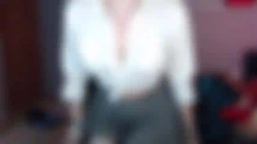 Alexa mostra la sua collezione di scarpe e si concede qualche sfregamento di scarpe birichine sulla sua figa e anale in questo video personalizzato realizzato originariamente per mark.