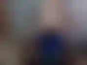 Alexa indossa lunghi guanti blu lucidi e calze di pvc nero ed è davvero eccitata e usa la sua bacchetta e il suo dildo per venire in questo gioco di ruolo da solista!