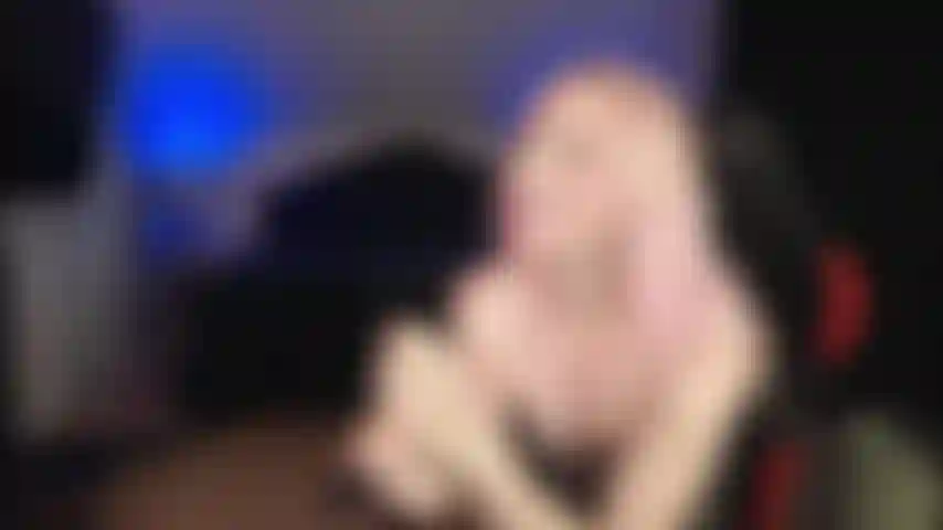 Sph show poi scopa un grosso coinquilino armato.