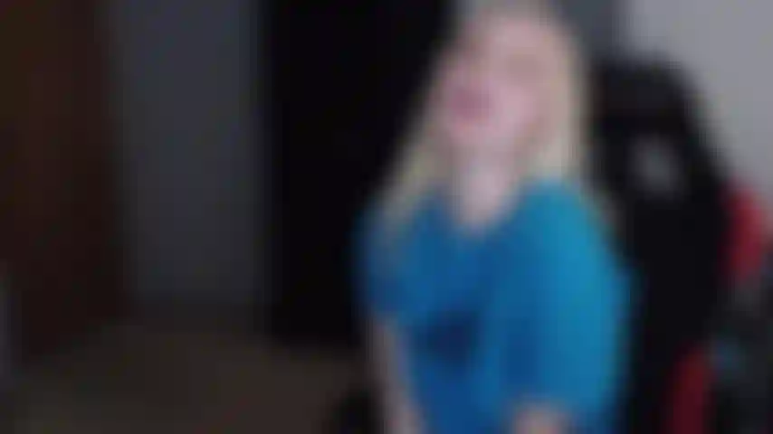 Video personalizzato realizzato per gilbert. Faccio piani per torturarlo, lasciandolo rinchiuso nudo fuori casa sotto il sole cocente mentre lo cucco con il mio ragazzo chuck, masturbazione alla fine del video.