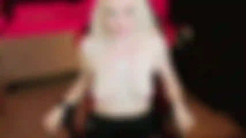 Una sgualdrina confessa un gangfuck (ripulitura del cornuto).