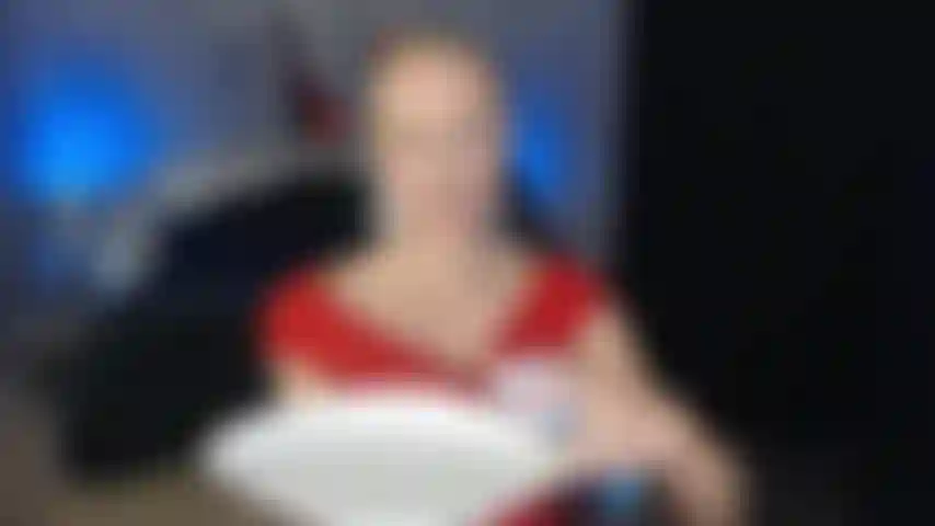 Orecchini pendenti faccia a torta.