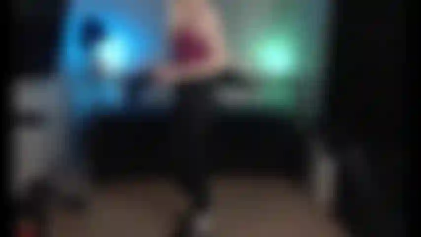 Feticista dei polpacci e dei calzini pelosi.