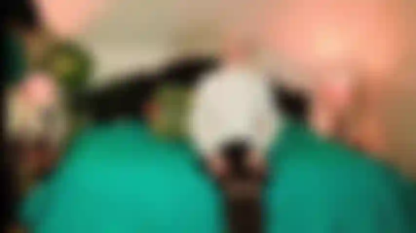 Feticista delle camicette di seta e vengo.