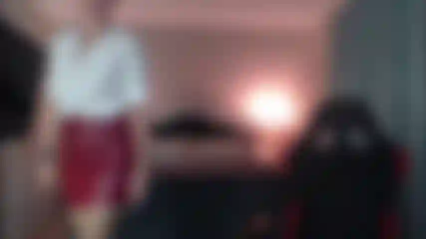 Un gioco di ruolo da segretaria impertinente con gli occhiali.