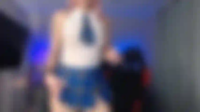 Spettacolo d'oro da studentessa con equitazione.