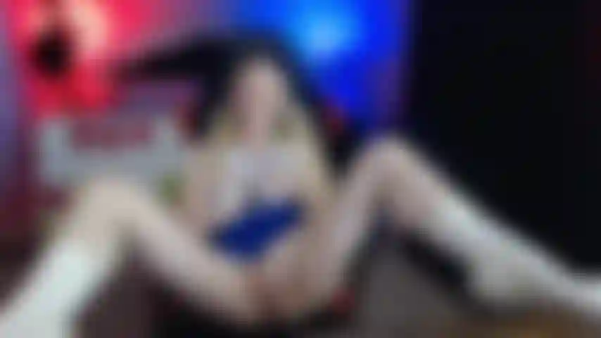 La cheerleader ti prende in giro in castità.