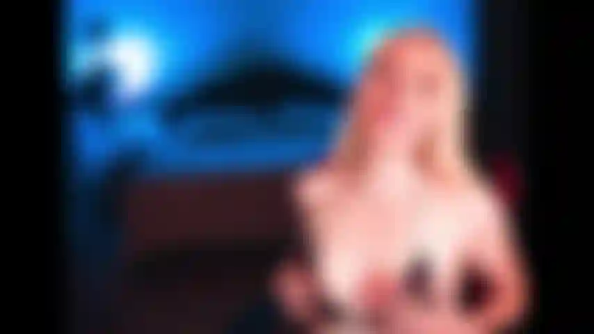 Una femminuccia perdente, ingabbiata nella castità e presa in giro.