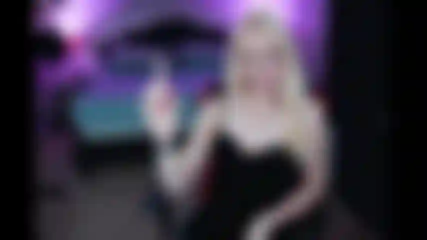 Sei la mia migliore femminuccia! Scopo con lo strap-on e chiacchiere sporche.