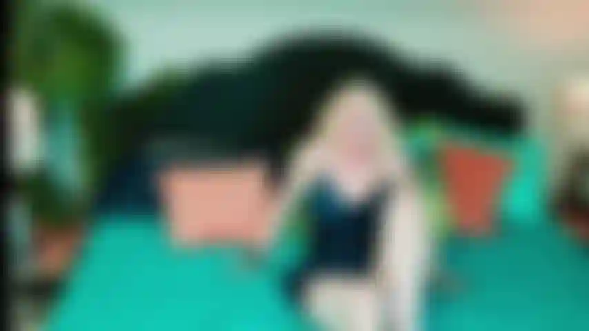 La matrigna sorprende il figliastro e si lascia scopare.