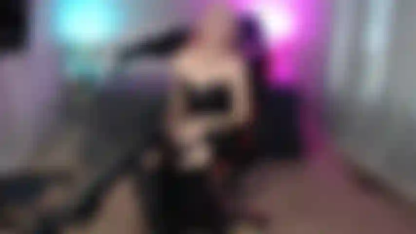 Discorsi sporchi di strapon per troia femminuccia.