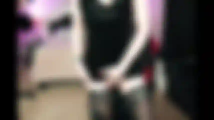 Una segretaria in calze e occhiali - anale.