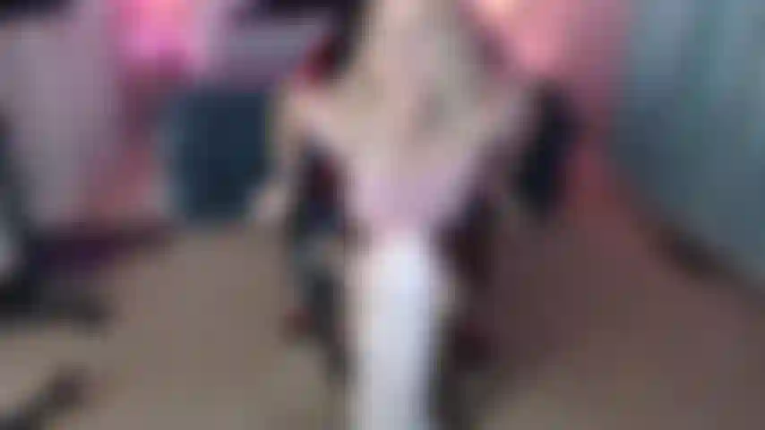 Sega con i piedi con i piedi coperti da calze!