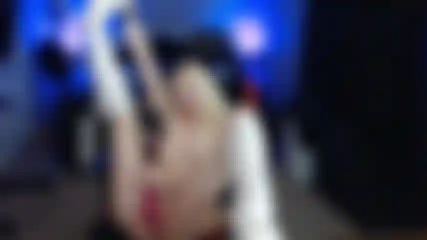 Sculacciata e vengo indossando calzini.