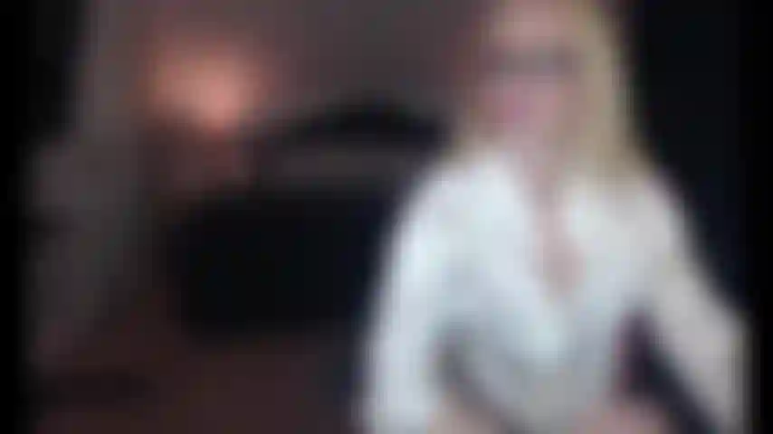 Il segretario fembot non funziona correttamente dopo l'orgasmo.