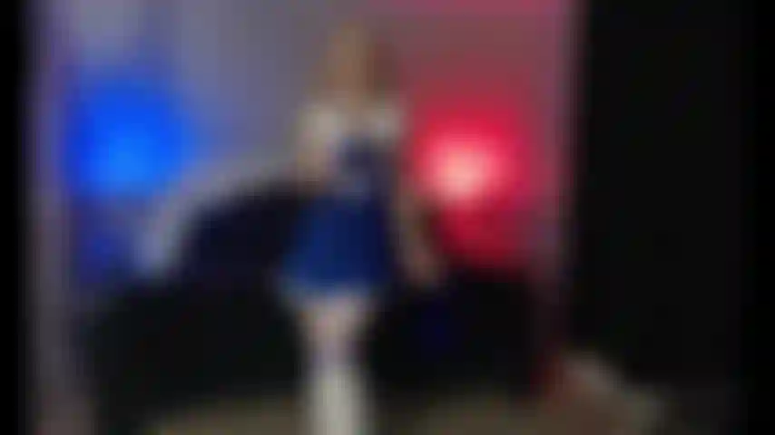 La sorellastra troia cheerleader ha fatto una gangbang con la squadra di football e ora vuole scoparti.