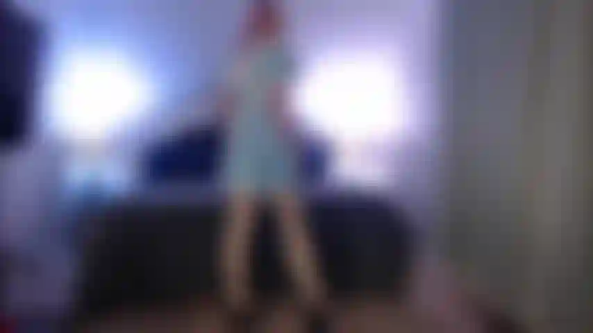 Alice nel paese delle meraviglie - anale con un giocattolo di vetro.