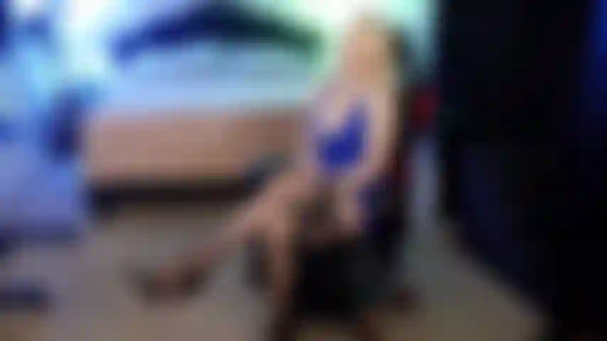 Ti controllo, il mio maiale.