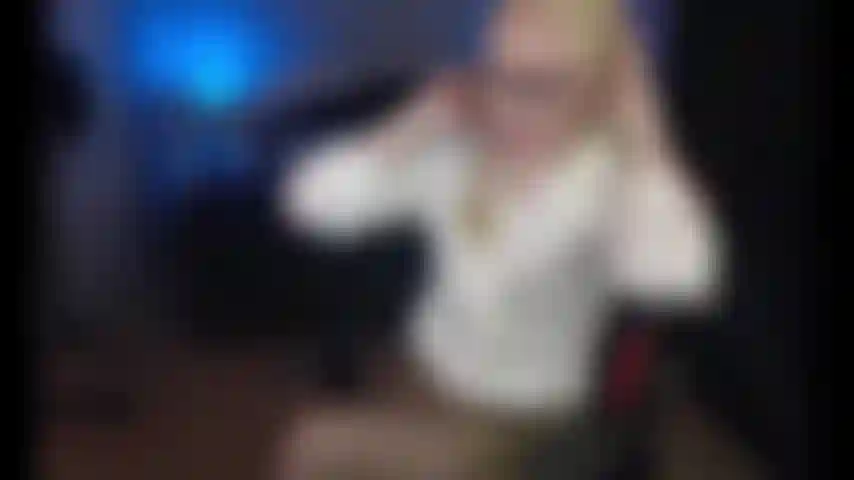 Fembot sedotto dal collega fembot.