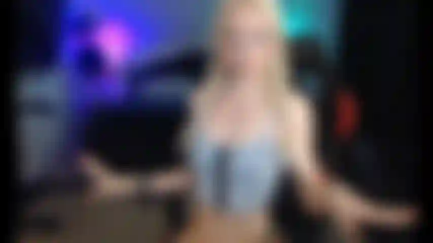 Il personal trainer ti scopa con lo strapon.