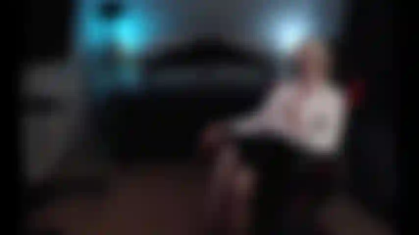 Il collega vuole scopare in ufficio.