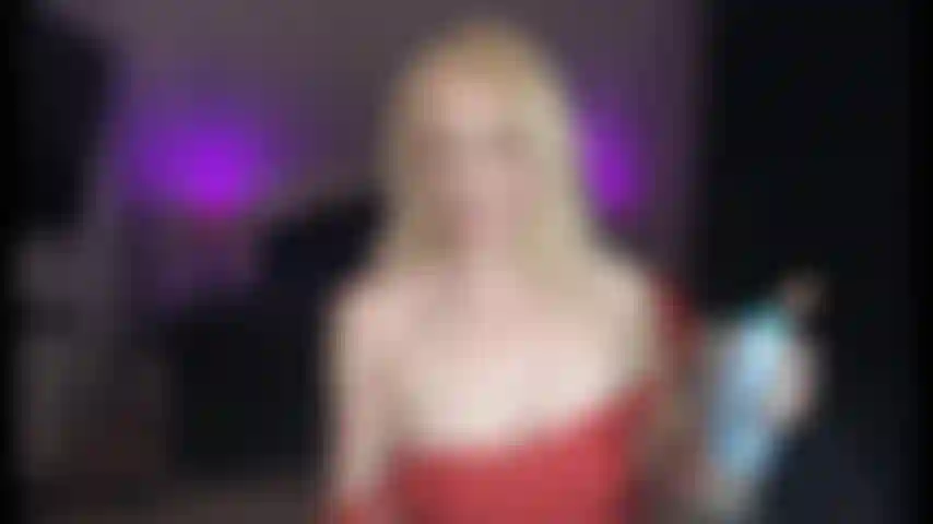 Video feticcio di una torta di schiuma da barba con la faccia di wam pie.