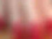 Unghie lunghe, perfettamente curate, rosse. Nel momento in cui li vedi, sei immediatamente eccitato. Tu ami il loro aspetto. Vuoi immaginarteli rannicchiati attorno al tuo cazzo.