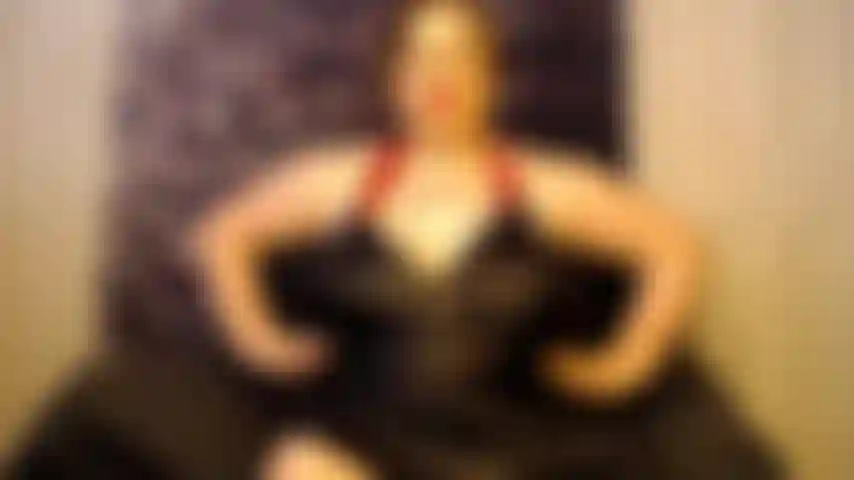 Sissy coccola la notte.