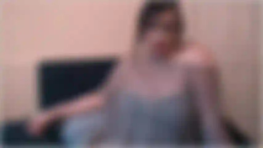 La signorina deviante vuole che tu assapori il tuo sperma.