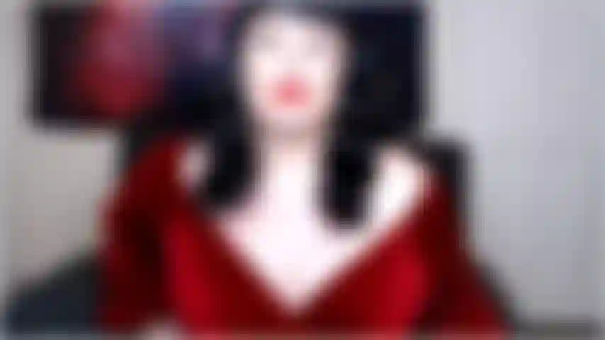 La signorina deviante ha deciso di regalarti delle palle blu questo natale mentre ti prende in giro con le sue enormi tette da 40 dd e alcune crudeli istruzioni per masturbarsi! Preparati per un natale molto scomodo!