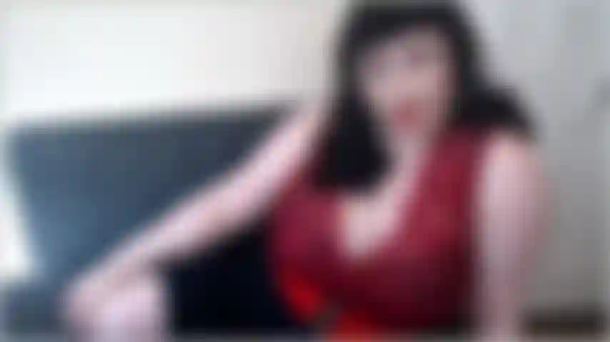 Ci sentiamo un po' affamati, vero? Beh, ti permetterò di fare uno spuntino delizioso. Qualcosa di disordinato. Davvero disordinata. Questa è una merenda speciale, erotica e umiliante allo stesso tempo.