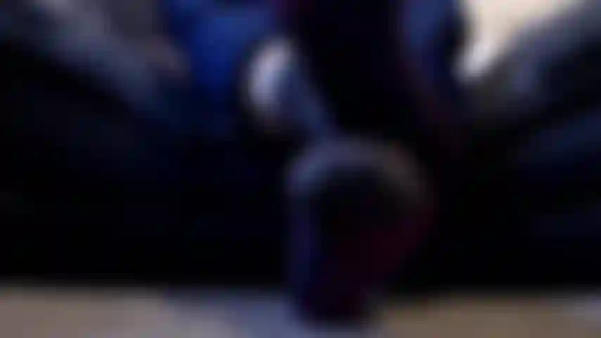 Gioco silenzioso con i calzini sudati.