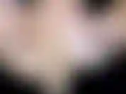 È ora che tu obbedisca alla scollatura. Guarda. Guardala. Lasciati incantare da essa. Accarezzalo. La mia magnifica scollatura ti controlla. Ti possiede. Ti dice cosa fare...