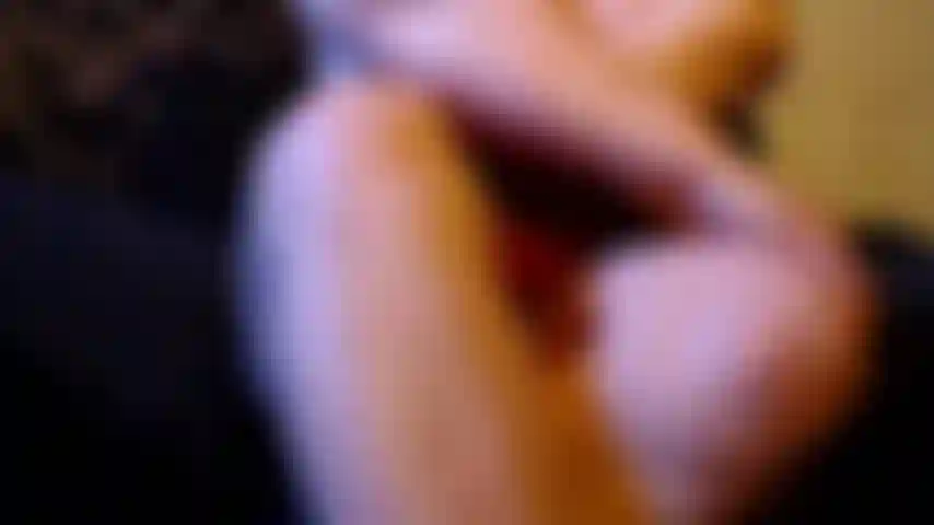 Accarezzami la figa.