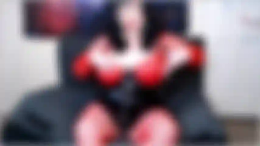 La signorina deviante prende in giro un perdente a scatti.