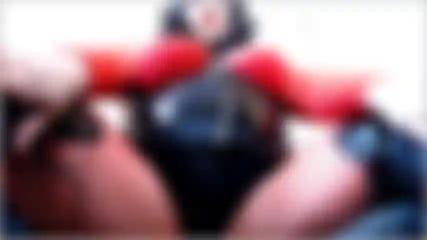 Signorina deviante ti ricorda che sei ancora rinchiusa e tale resterai per tutto ottobre. Ma lei ti stuzzica e ti nega anche la figa allo stesso tempo!