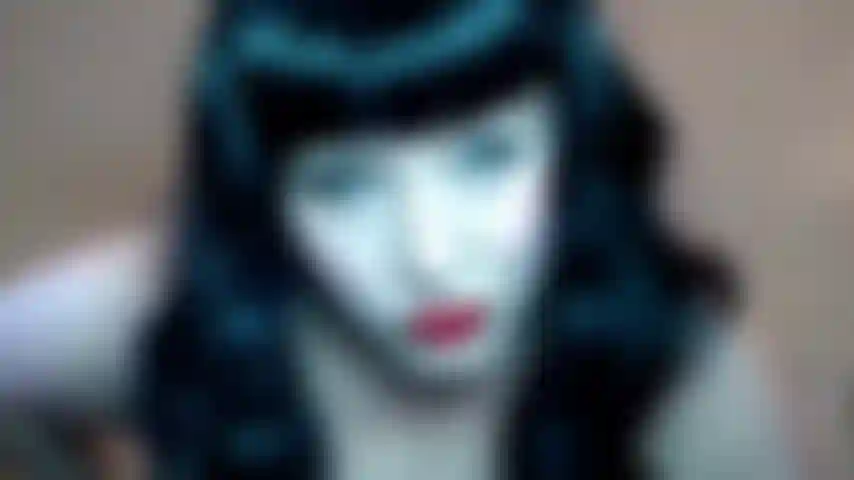 Dimentica di infilare il cazzo in qualche buco. Questo è troppo bello per te. No, devi imparare cosa sei. E quello che sei è una fondina per cazzi.