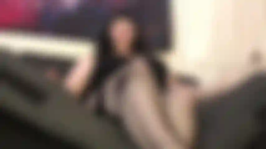 I piccoli cazzi meritano piedi sudati.