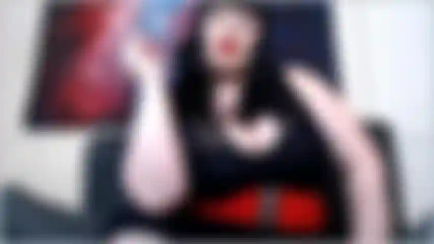 Dicono che venerdì 13 è sfortunato? Ma ti porterà sfortuna? È ora di scoprirlo con questa provocante sfida per segarsi da miss deviant!