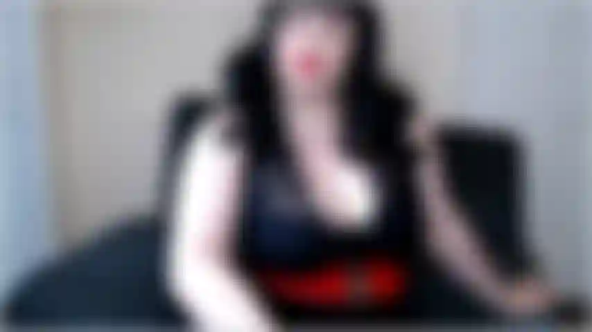 Tua moglie ti ha lasciato con la signorina deviante mentre è fuori a scopare il suo amore. E la signorina deviante sta per curarti dal tuo feticismo per le mutandine!